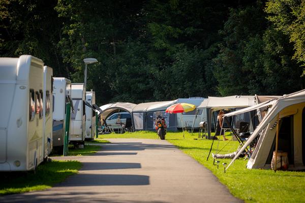 Het kampeerterrein - Camping