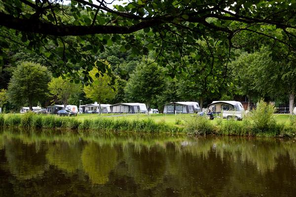 Het kampeerterrein - Camping